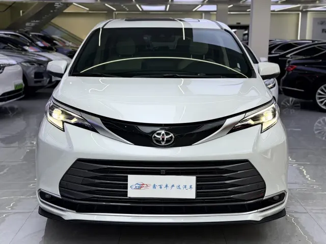 Toyota Sienna — Фото автомобиля 2