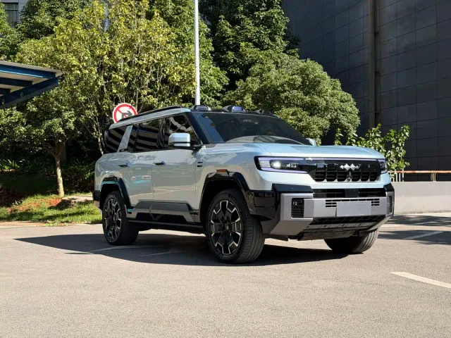 BYD FangChengBao Leopard 8 — Фото автомобиля 3