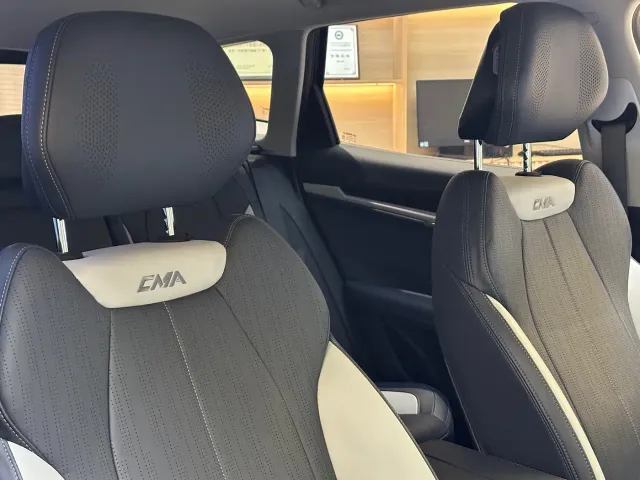 Geely Boyue L — Фото автомобиля 11