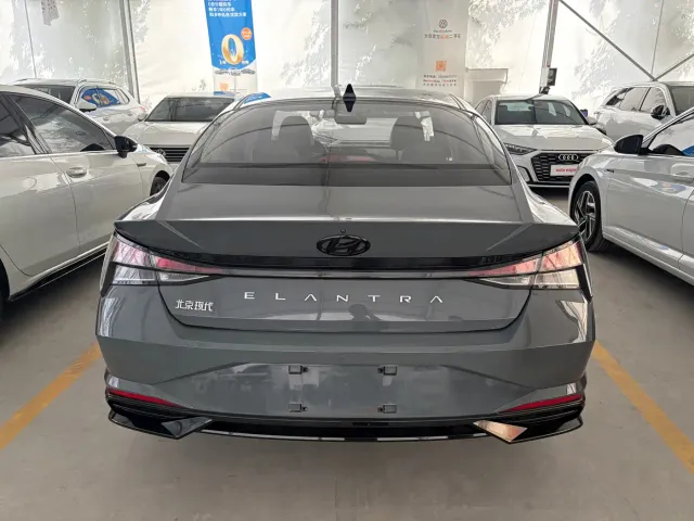 Hyundai Elantra — Фото автомобиля 12