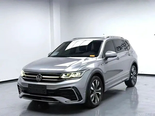 Фотография автомобиля — Volkswagen Tiguan L