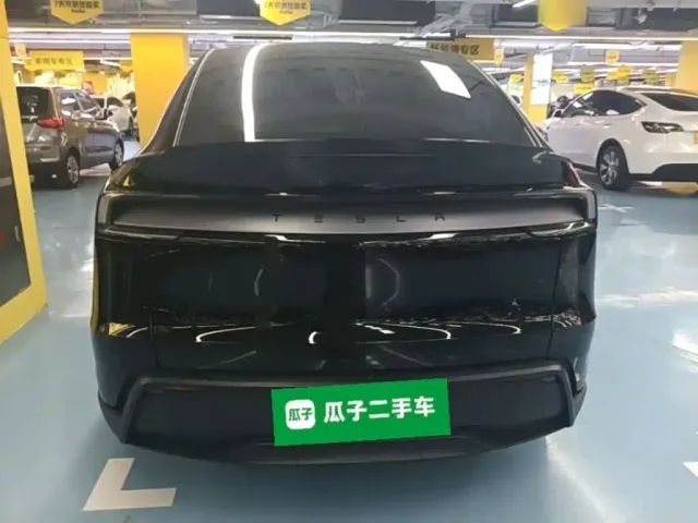 Tesla Model Y L — Фото автомобиля 5