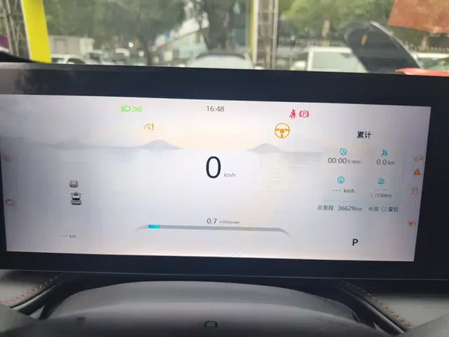 Roewe RX5 — Фото автомобиля 11