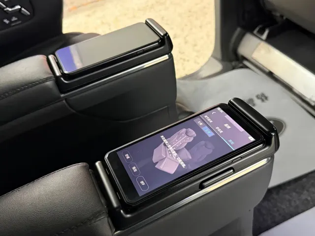 Toyota Alphard — Фото автомобиля 9