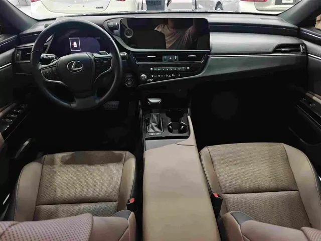 Lexus ES — Фото автомобиля 9