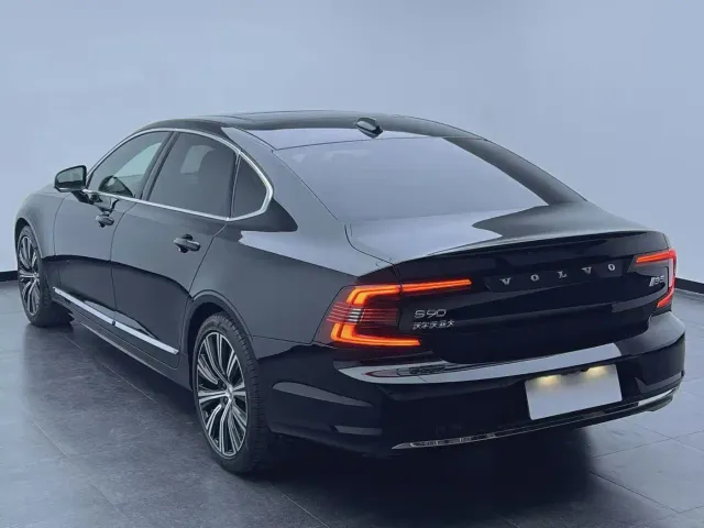 Volvo S90 — Фото автомобиля 4