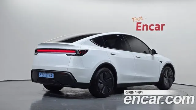 Tesla Model Y — Фото автомобиля 2