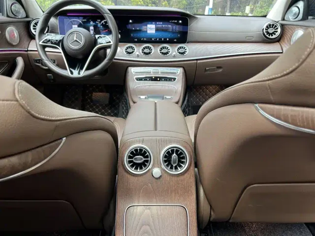Mercedes-Benz E-Class — Фото автомобиля 17