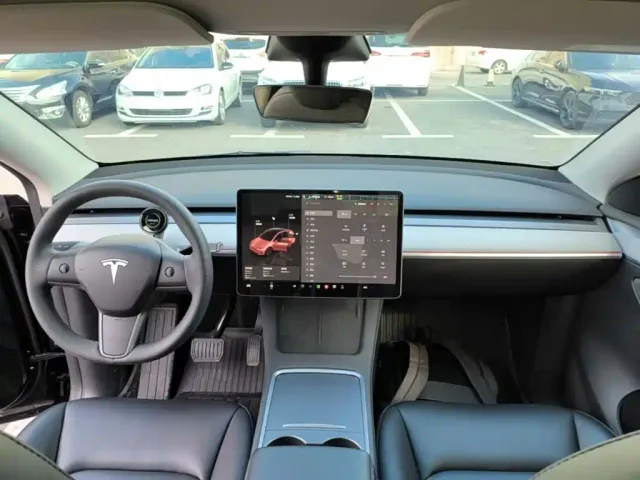 Tesla Model Y — Фото автомобиля 9