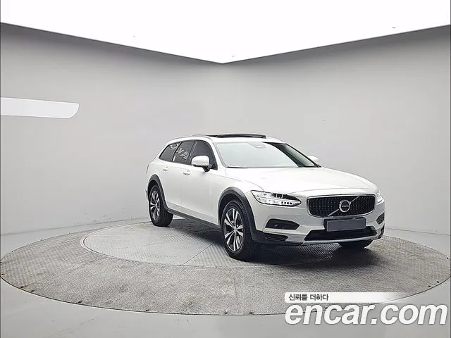 Volvo V90 — Фото автомобиля 2