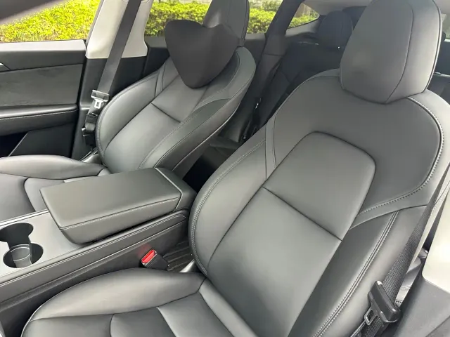 Tesla Model Y — Фото автомобиля 12