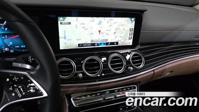Mercedes-Benz E-Class — Фото автомобиля 11