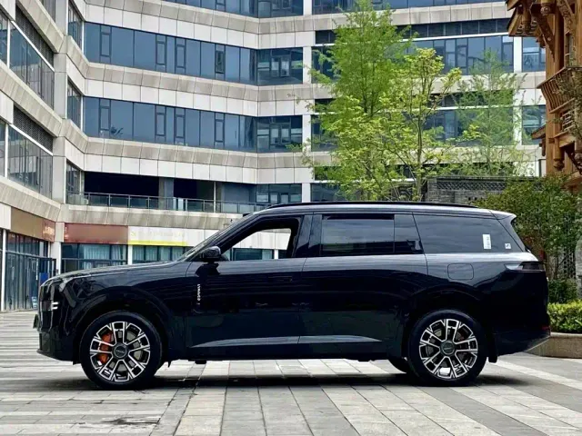 Lynk & Co 900 — Фото автомобиля 4