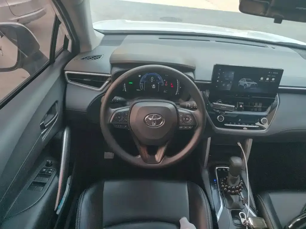 Toyota Corolla Cross 2024 2.0L Smart Hybrid Dual Engine Elite Edition — Фото автомобиля 2