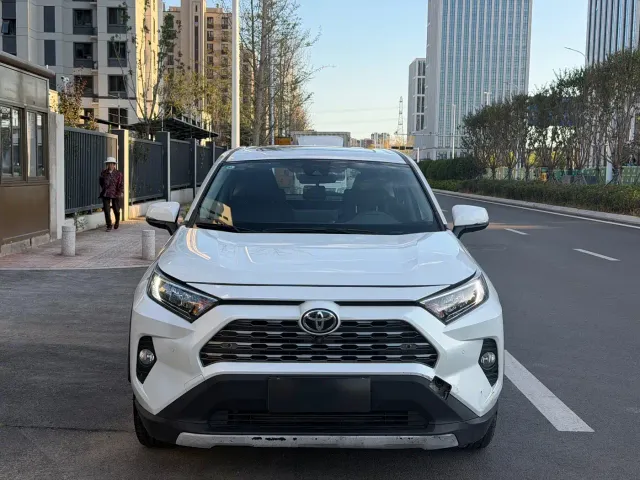 Toyota RAV4 — Фото автомобиля 2