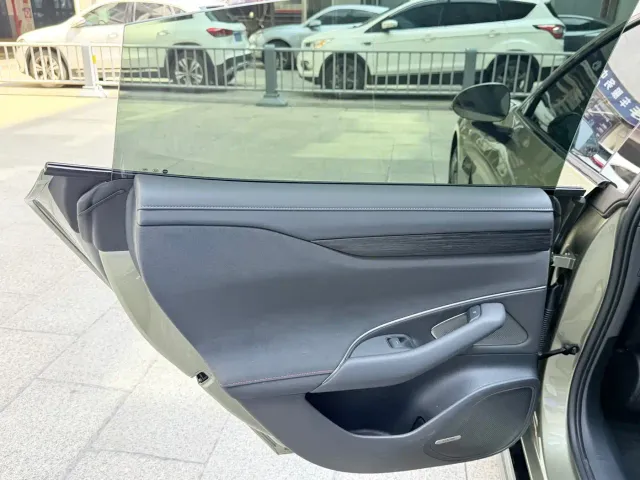 Xiaomi SU7 — Фото автомобиля 10