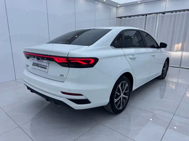 Geely Emgrand — Фото автомобиля 4