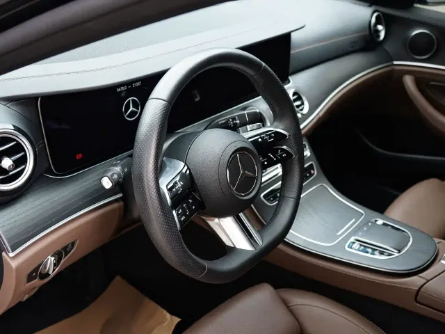 Mercedes-Benz E-Class — Фото автомобиля 20