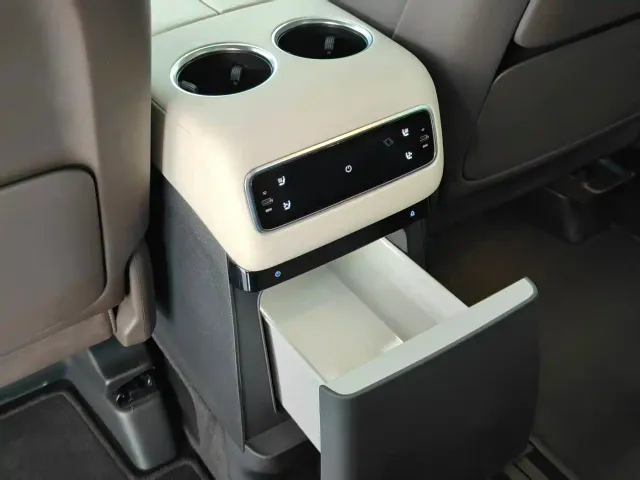 Li Auto MEGA — Фото автомобиля 6
