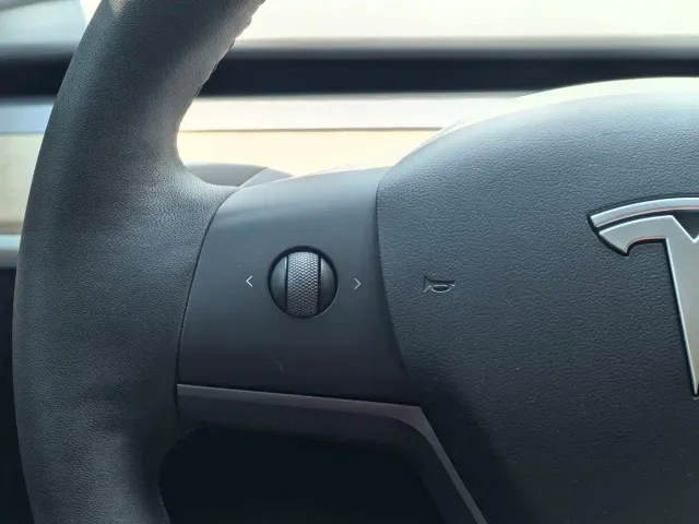Tesla Model Y — Фото автомобиля 14