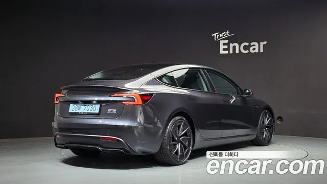 Tesla Model 3 — Фото автомобиля 2