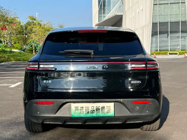 Aito M5 — Фото автомобиля 8