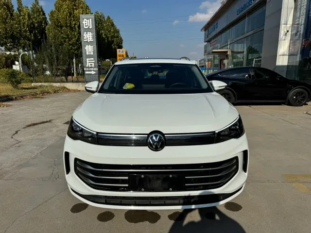 Volkswagen Tiguan L — Фото автомобиля 2