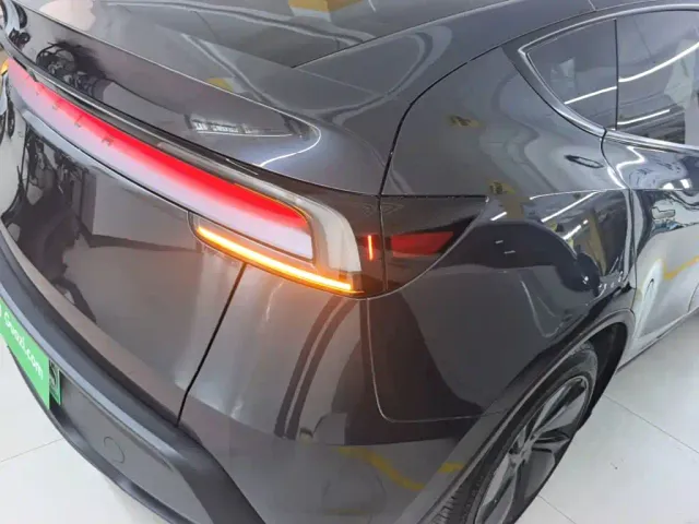 Tesla Model Y — Фото автомобиля 7