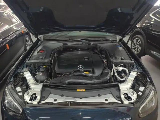 Mercedes-Benz E-Class — Фото автомобиля 19