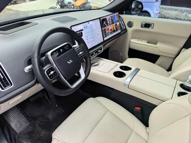 Li Auto L8 — Фото автомобиля 12