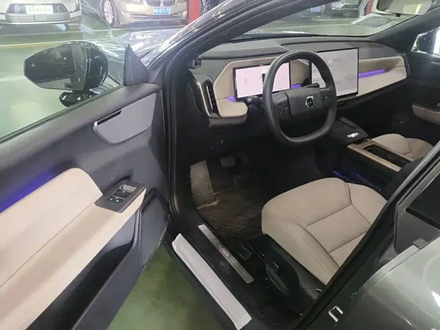 Volvo XC70 Plug-in Hybrid — Фото автомобиля 15