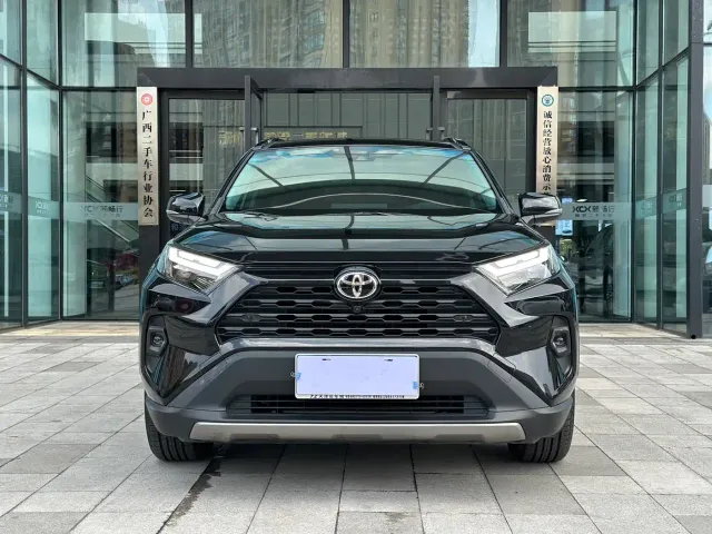 Toyota RAV4 — Фото автомобиля 3