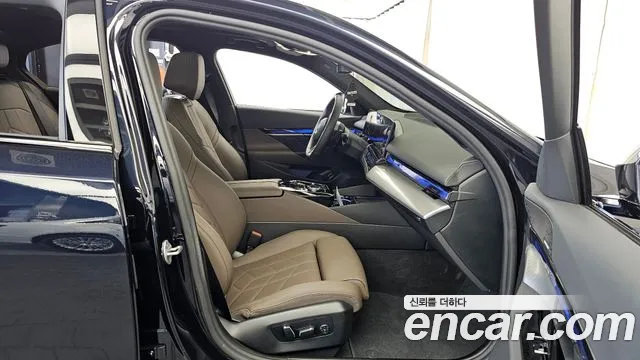 BMW 5 Series G60 — Фото автомобиля 17