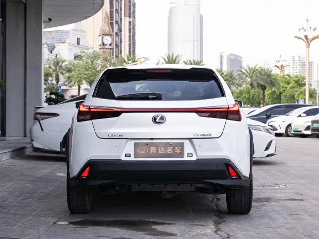 Lexus UX — Фото автомобиля 5