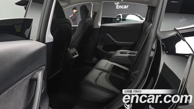 Tesla Model Y — Фото автомобиля 11