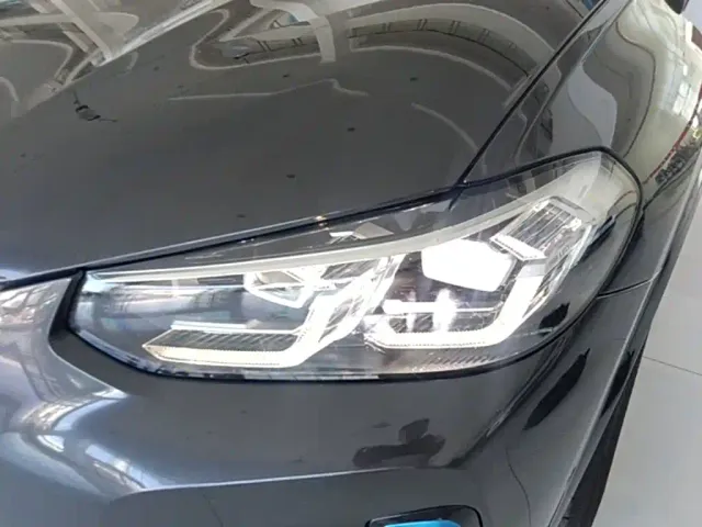 BMW iX3 — Фото автомобиля 23