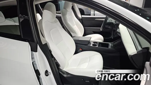 Tesla Model Y — Фото автомобиля 16