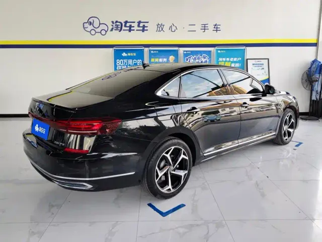 Volkswagen Passat — Фото автомобиля 3