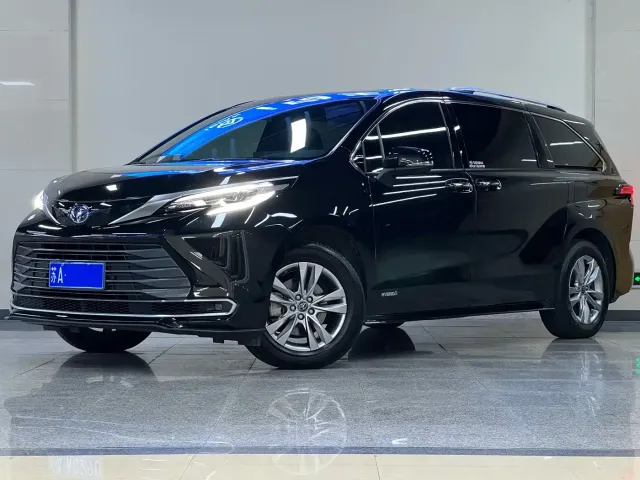 Фотография автомобиля — Toyota Sienna