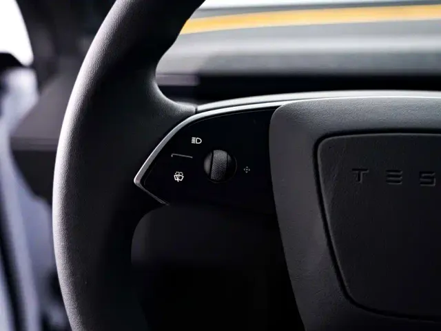 Tesla Model Y — Фото автомобиля 28