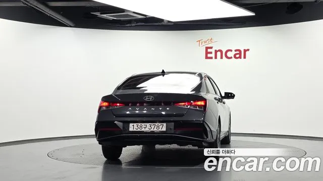Hyundai Avante CN7 — Фото автомобиля 4