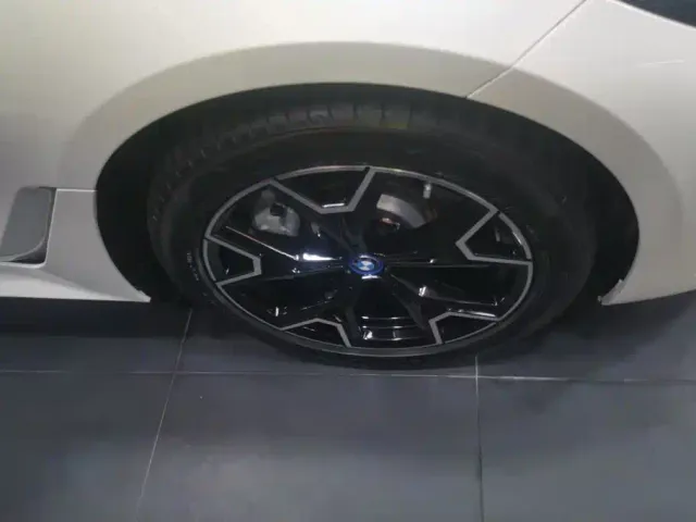BMW i3 — Фото автомобиля 6