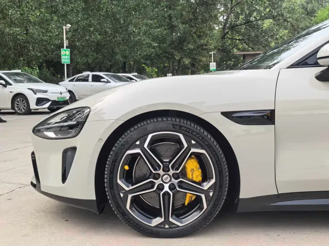 Xiaomi SU7 — Фото автомобиля 8