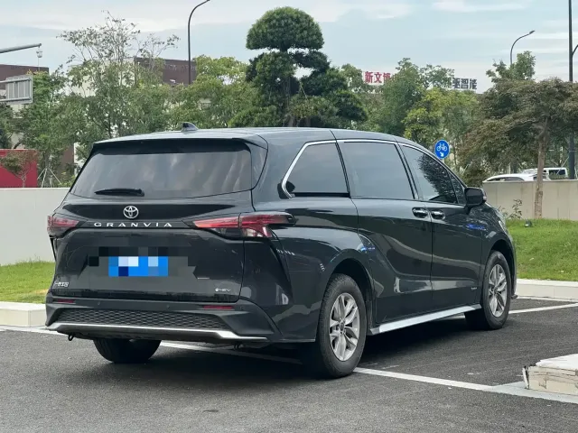 Toyota Granvia — Фото автомобиля 7