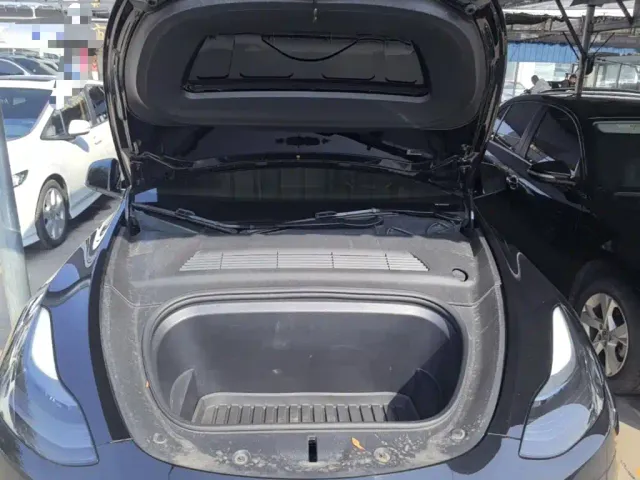 Tesla Model Y — Фото автомобиля 19