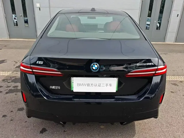 BMW i5 — Фото автомобиля 3