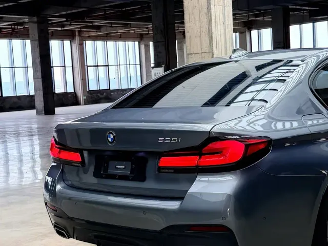 BMW 5 Series — Фото автомобиля 10