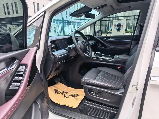GAC Trumpchi M8 — Фото автомобиля 9