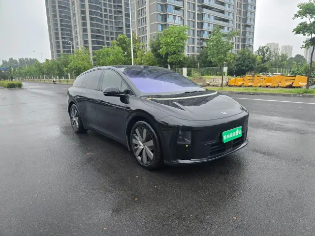 Li Auto i6 — Фото автомобиля 3