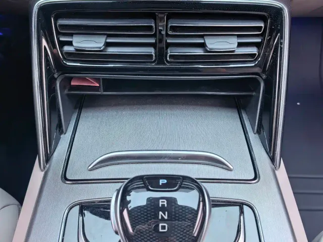 BYD Tang — Фото автомобиля 10